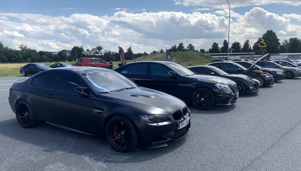 Vytuněné BMW a Mercedes