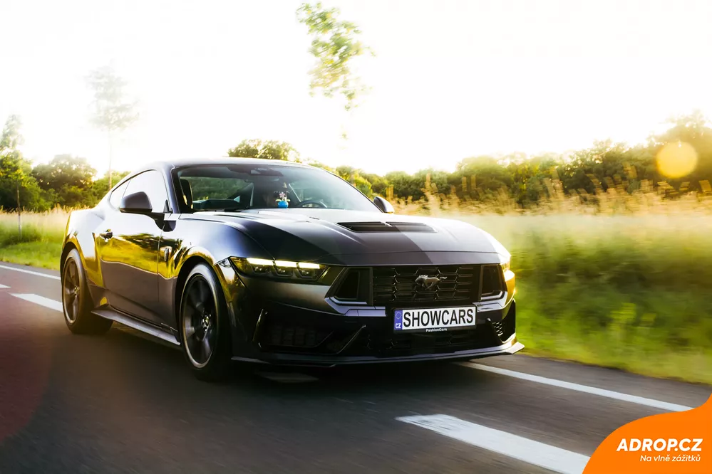 Jízda s Mustangem Dark Horse